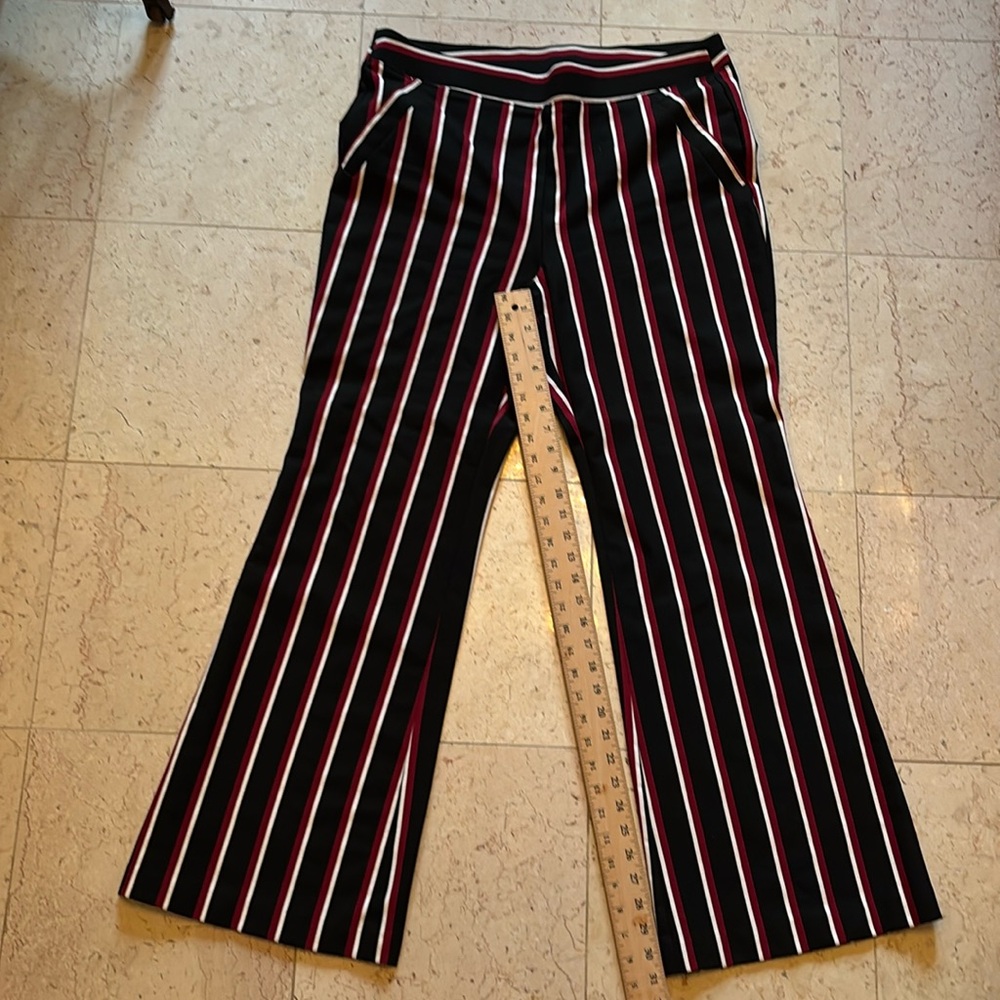 Mod size 16 pull on pants. Stretchy, thinning.